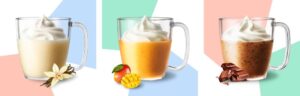 • 左 キッズ バニラ クリーム フラペチーノ®（ノンカフェイン） • 中 キッズ マンゴー & フルーツ フラペチーノ®（ノンカフェイン） • 右 キッズ チョコレート フラペチーノ®