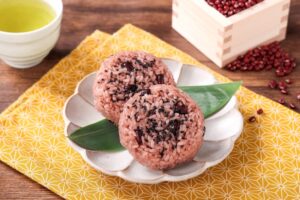 セブン‐イレブンの「せいろ蒸し赤飯おこわおむすび」がリニューアル