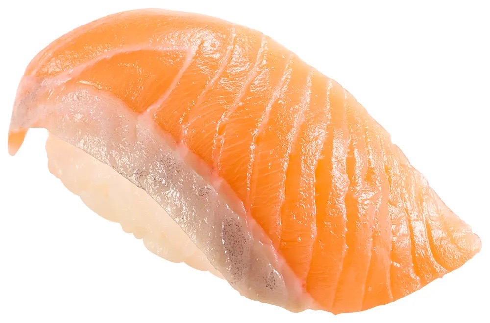 スシロー「青森産生サーモン」の握り寿司。鮮やかなオレンジ色のネタが特長。