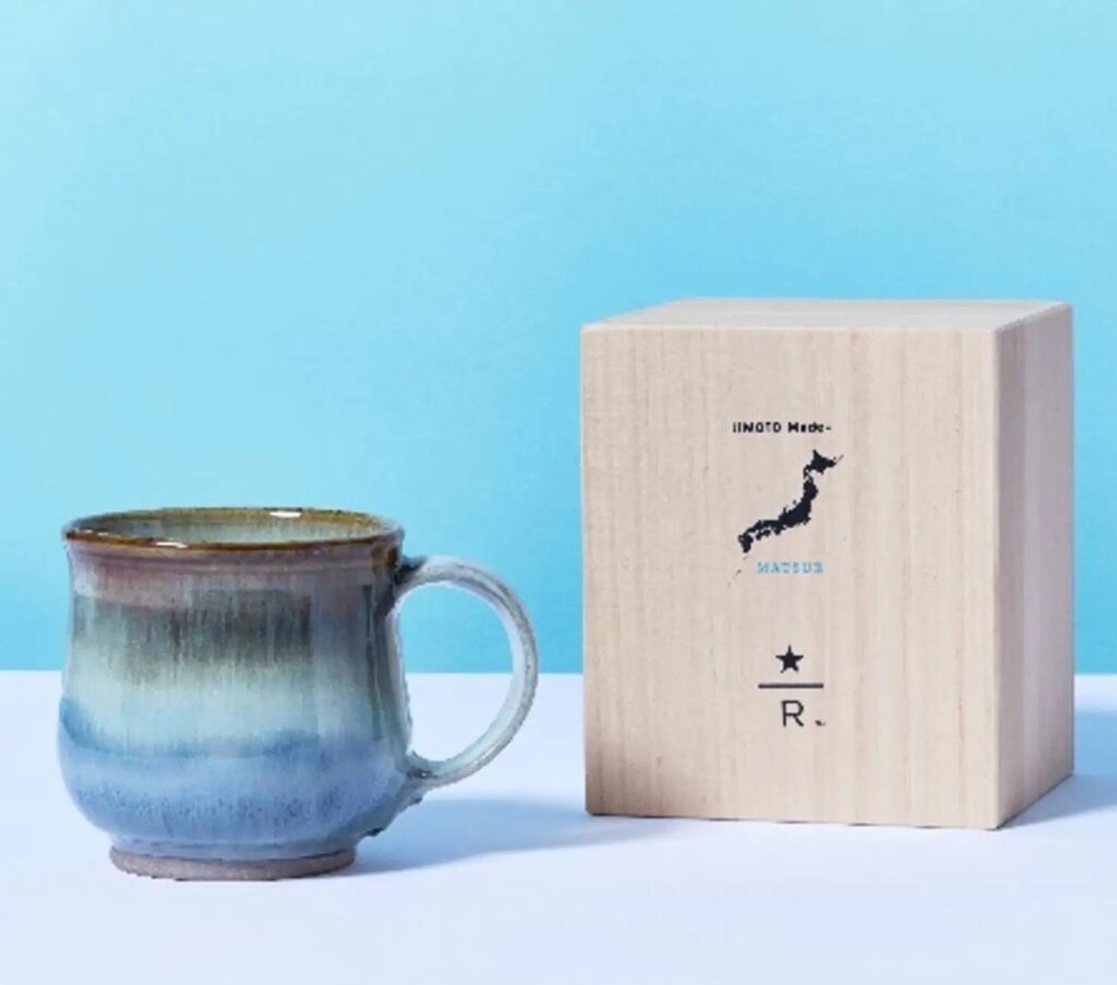 JIMOTO Made+ 松江マグ(袖師窯)のアップ画像。宍道湖の朝霧をイメージしたやさしい釉薬のグラデーション。