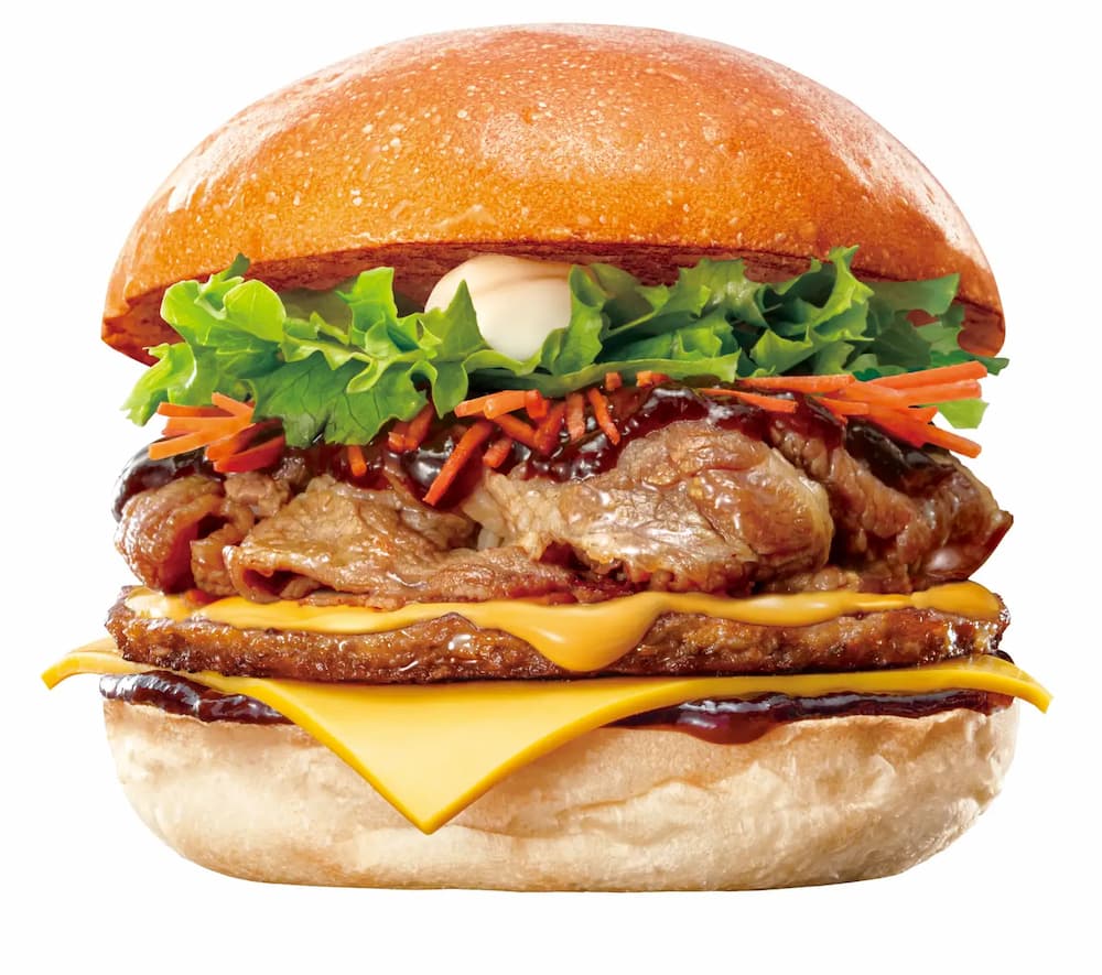 ロッテリアのチーズ牛プルコギバーガー。牛カルビに加えて、とろけるレッドチェダーチーズとスライスチーズが2層に重なる贅沢バーガー。