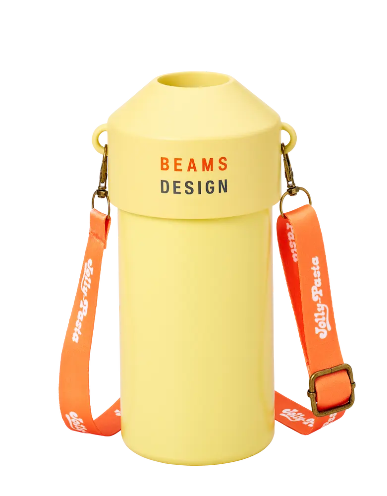 BEAMS DESIGNとジョリーパスタのダブルロゴが映える黄色のペットボトルホルダー。オレンジのストラップ付き。