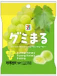 「セブンプレミアム グミまる シャインマスカット味」のパッケージ。シャインマスカットの果実が目を引く、グリーン×イエローのデザイン。