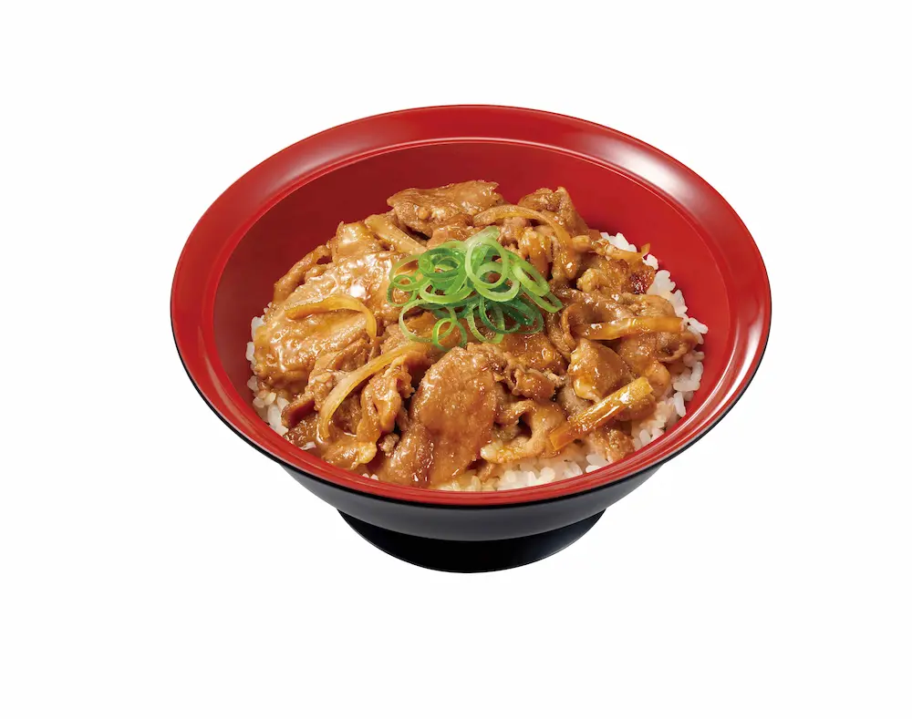 すき家の「豚生姜焼き丼」。ネギをトッピングした、味噌と生姜ダレが絡んだ豚肉がごはんの上にのっている定番メニュー。