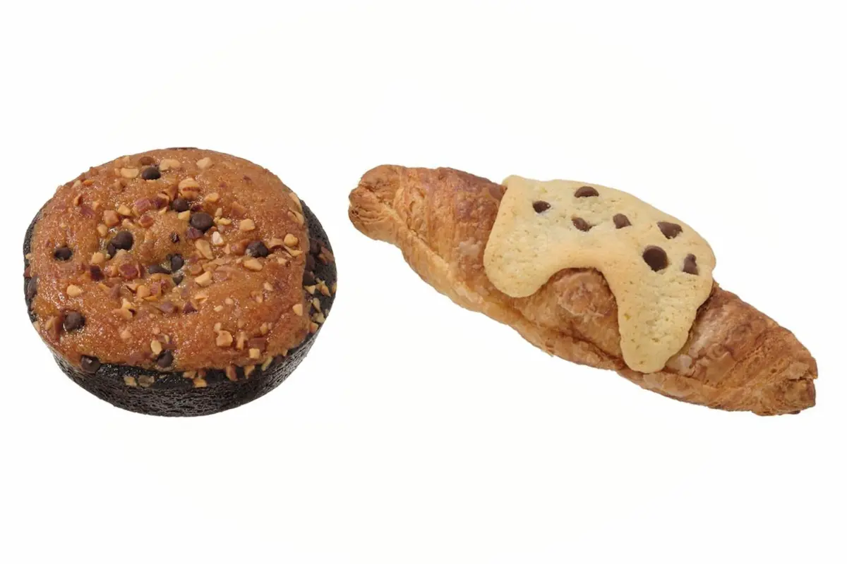 セブン‐イレブンの新作「シナモン香るブルッキー」と「チョコクロッキー」。ブラウニー×クッキー、クロワッサン×クッキーの2種のハイブリッドスイーツパン。
