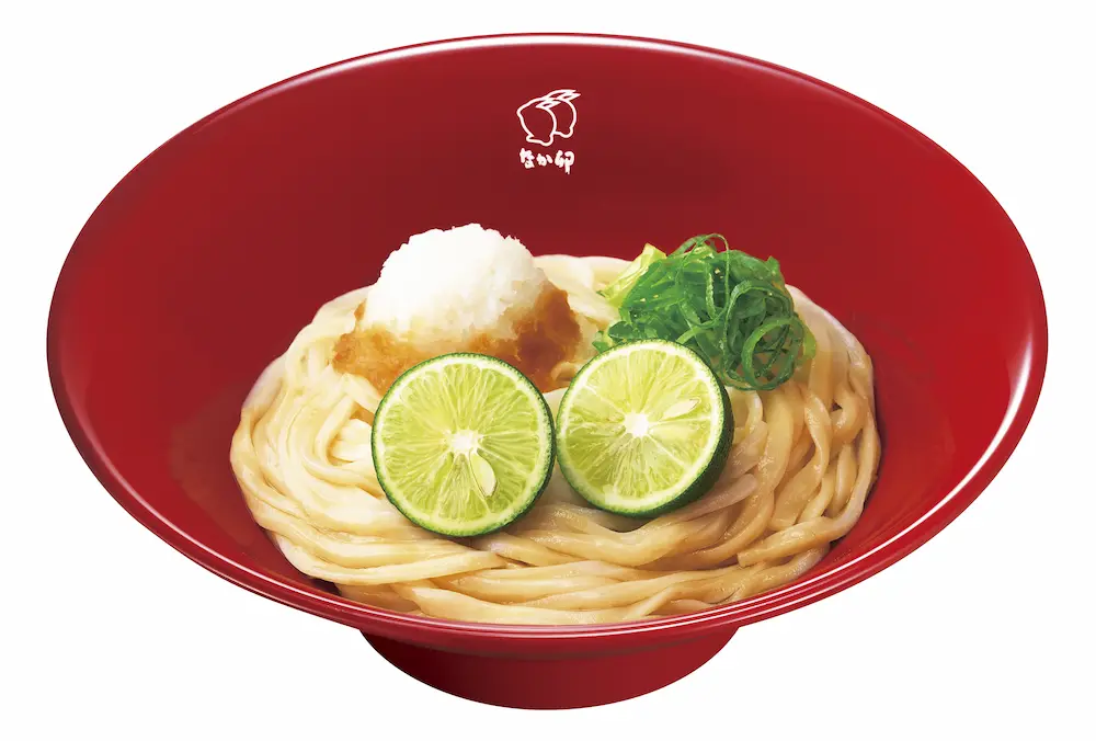 なか卯の「すだちおろしうどん」。徳島県産すだちと大根おろし、青ねぎをトッピングした冷たい細切りうどん。