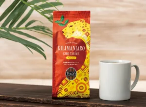 タリーズの季節限定コーヒー「キリマンジャロ KIBO タリメ ナチュラル」のパッケージと白いマグカップ